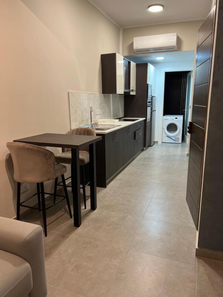 Stresa Court Apartments Saint Julian's 外观 照片